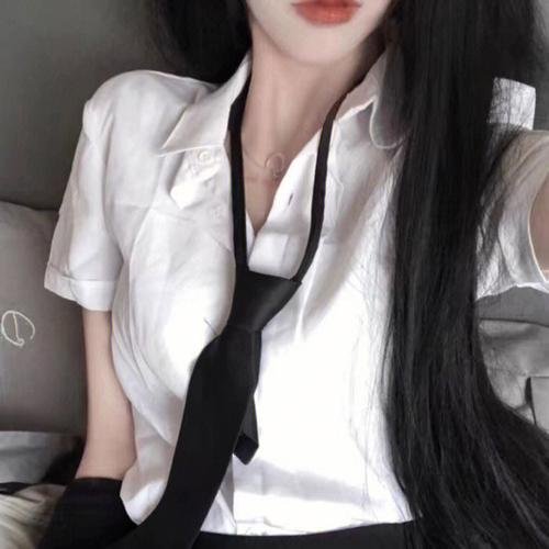 摇滚芭比海报